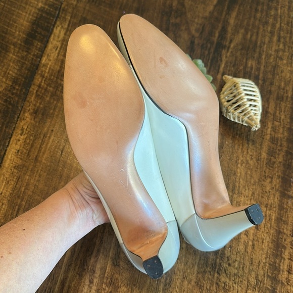 Salvatore Ferragamo | Vintage White & Gray Spectator Pumps, Size 11AAA - Picture 7 of 10